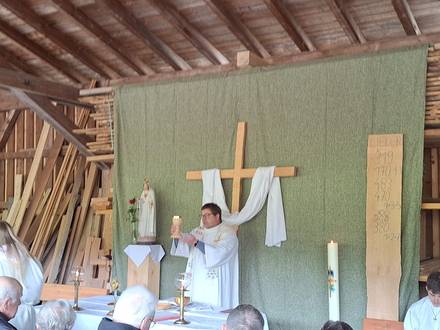 Das Bild zeigt die Eucharistiefeier zu Christi Himmelfahrt