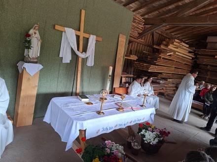 Das Bild zeigt die Eucharistiefeier zu Christi Himmelfahrt
