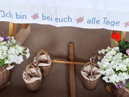 Das Bild zeigt die Eucharistiefeier zu Christi Himmelfahrt