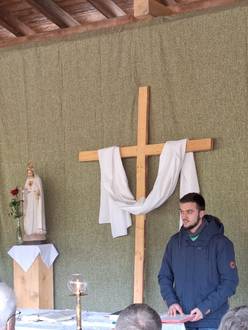 Das Bild zeigt die Eucharistiefeier zu Christi Himmelfahrt